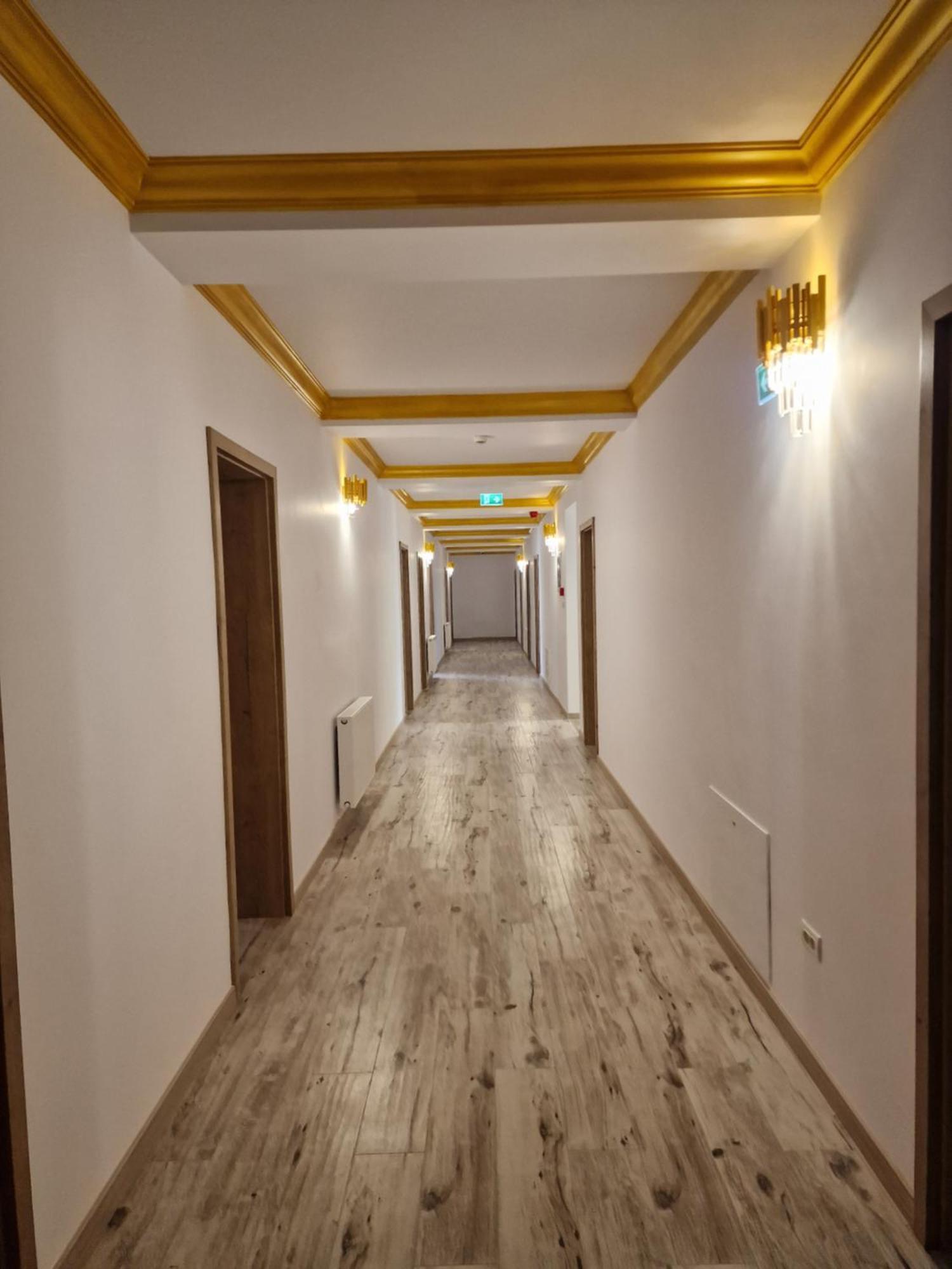 Colt De Rai Hotel Resita Eksteriør billede