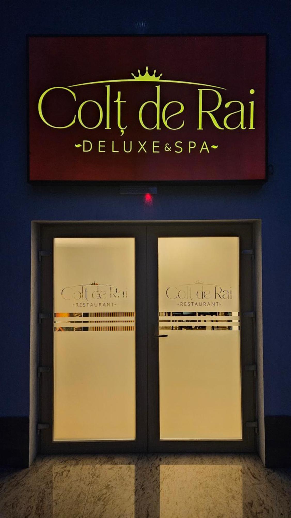 Colt De Rai Hotel Resita Eksteriør billede
