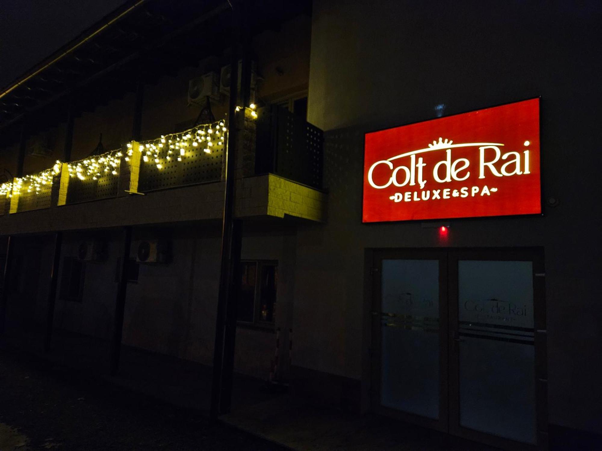 Colt De Rai Hotel Resita Eksteriør billede