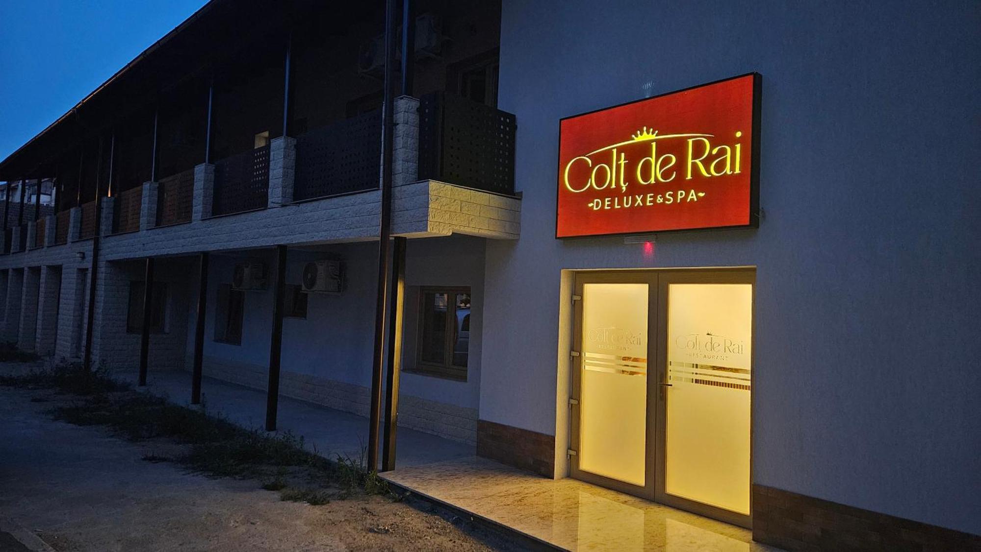 Colt De Rai Hotel Resita Eksteriør billede